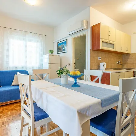 Awesome In With Kitchen Apartment *