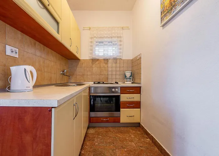 2 Bedroom Gorgeous In Apartament