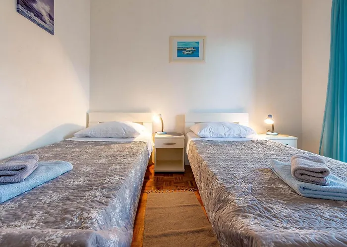 2 Bedroom Gorgeous In Apartament