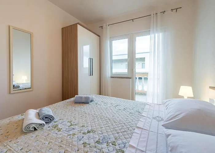 2 Bedroom Gorgeous In *