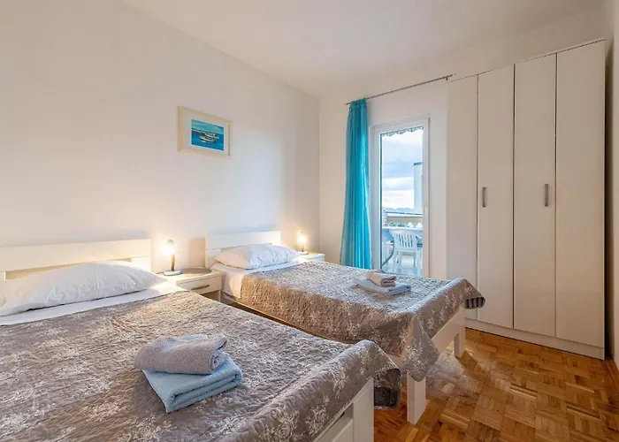 Апартаменты 2 Bedroom Gorgeous In